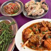 Kuching Adventures: Riverfront Strolls and Seafood Delights!