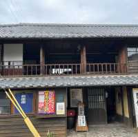 綺麗な海と歴史と何故かボート