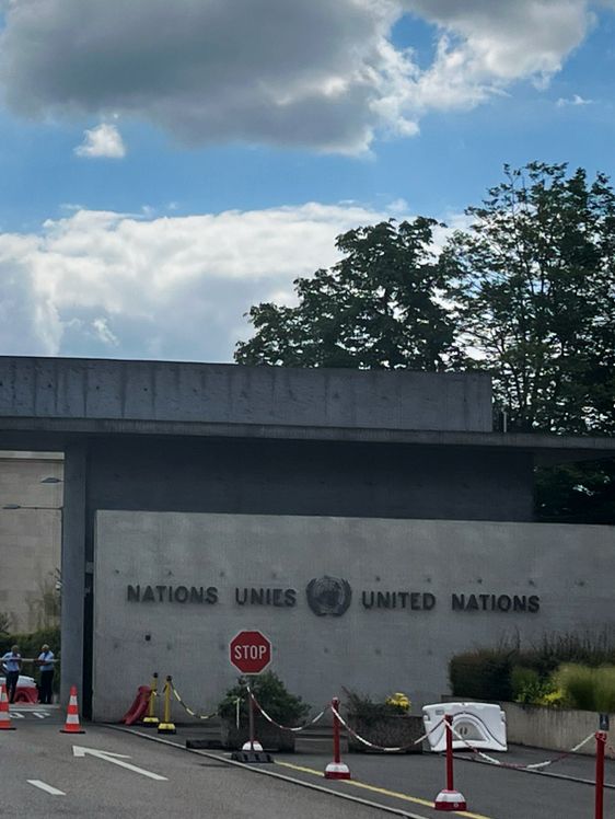 瑞士🇨🇭參觀聯合國重要基地🌐 斷腳椅🪑