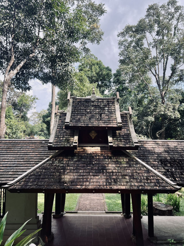 วัดสวยใจกลางหุบเขา วัดผาลาด เชียงใหม่