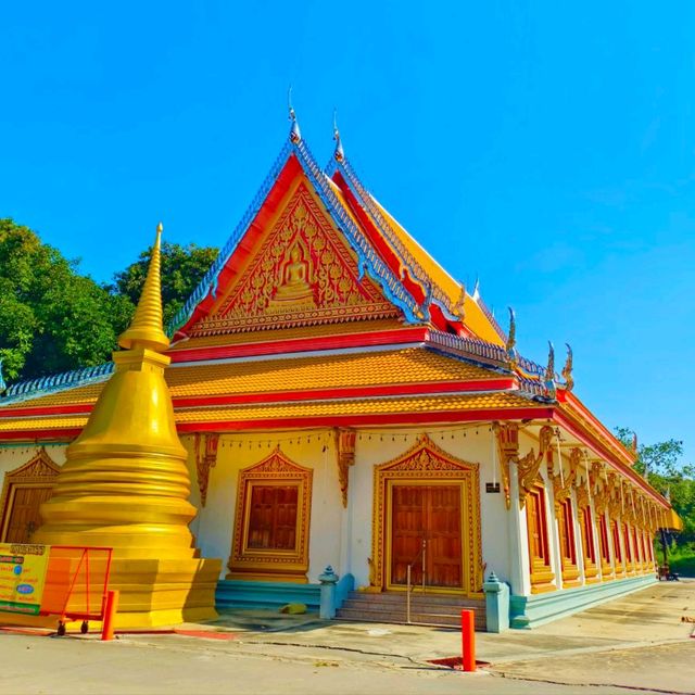 โบสถ์เขียว เหนี่ยวทรัพย์ วัดไทร