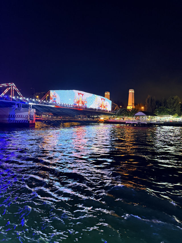 📍ล่องเรือดินเนอร์ชมวิวกรุงเทพยามกลางคืน