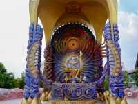 อุโบสถพระพุทธเจ้าองค์ใหญ่ 5 องค์ อยู่ในวัดนี้