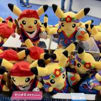 沖繩Pokemon Center-大型風速狗及椰樹蛋店外迎賓