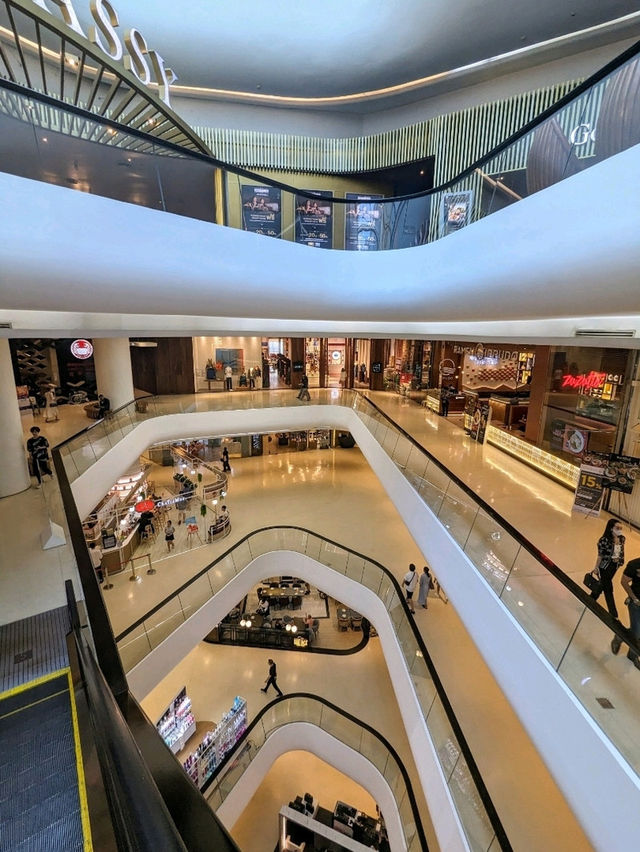 EmQuartier 擁有美麗空中花園的時尚流線購物中心