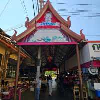 ชม ชิม ช้อป OTOP ชุมชน ที่ตลาดน้ำดอนหวาย 