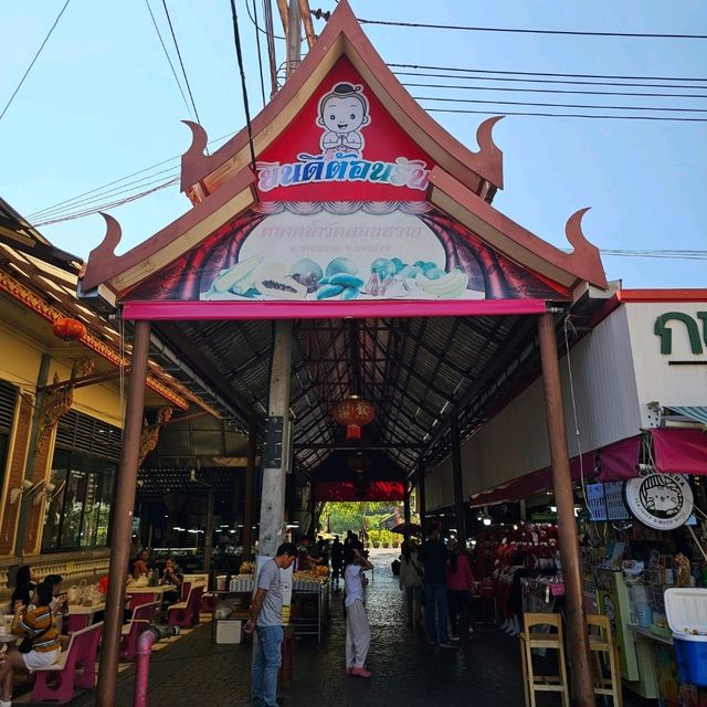 ชม ชิม ช้อป OTOP ชุมชน ที่ตลาดน้ำดอนหวาย 