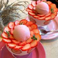 Perfect tea time at SALON🍓