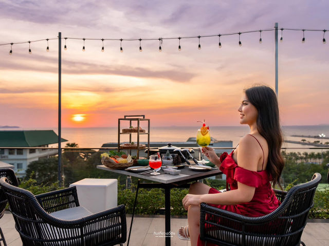 Cross Vibe Pattaya Seaphere โรงแรมใกล้ทะเล