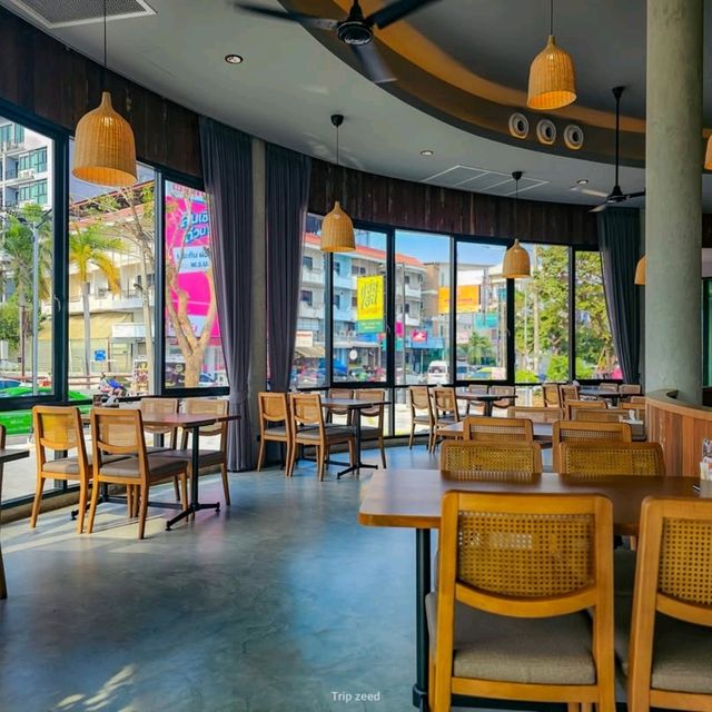 ร้านอาหารไทย-อีสาน คาเฟ ห้องแอร์ ใจกลางเมืองพัทยา