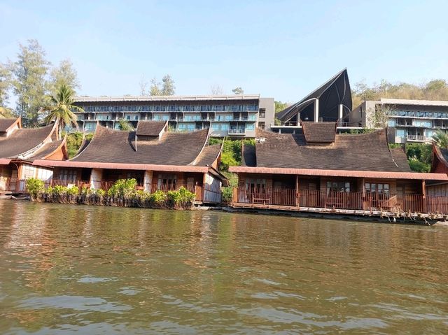 โรงแรมนอนสบายพักผ่อนสปาริมลำน้ำแควน้อย