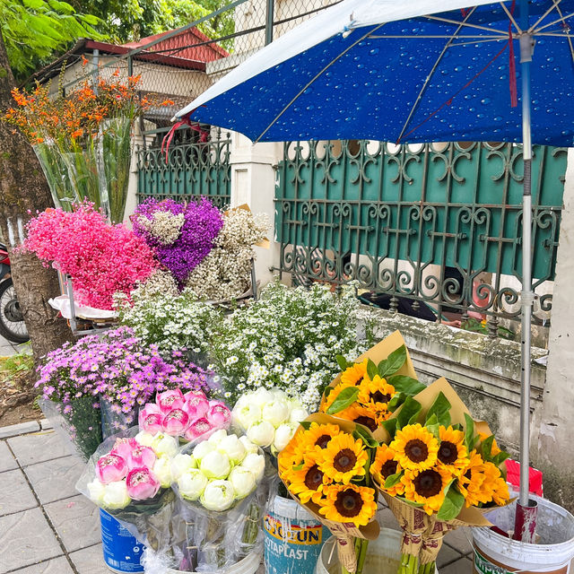 Explore the Vibrant Old Quarter of Hanoi