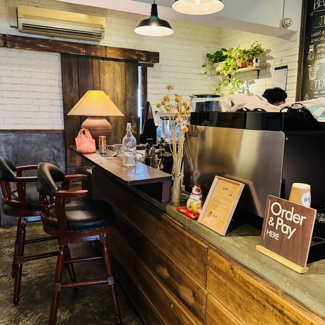 Aesthetic Corners & Comforting Bites: Why Fishee Coffee Feels Like Home