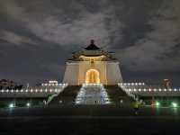 Chiang Kai-Shek Memorial Hall ในยามค่ำคืน