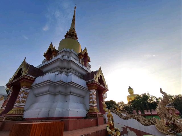 พระพุทธสิหิงค์องค์ใหญ่ที่สุดในประเทศวัด