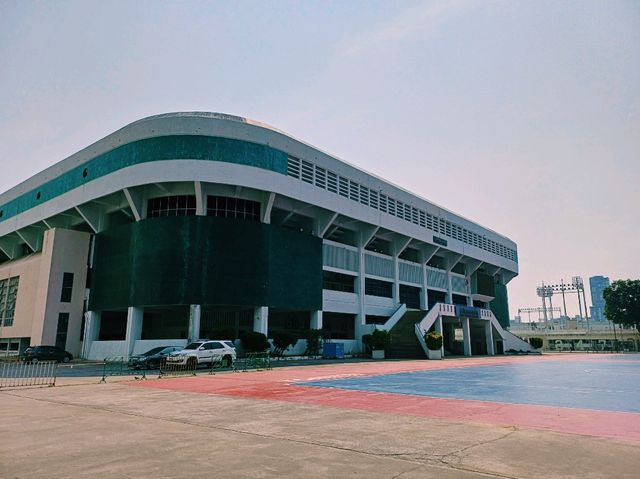泰國曼谷市中心素坤逸區百年老體育場百年大學校區一日遊行程，體驗曼谷百年歷史底蘊，適合休閒打卡拍照📸