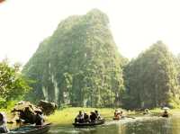 ล่องเรือกลางหุบเขา สัมผัสเสน่ห์ธรรมชาติที่ Tam Coc