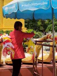 วัดจันทร์ตะวันตก สีเหลืองทองอร่าม งามตระการตา