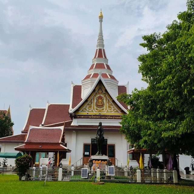 มาทำบุญสรงน้ำขอพร ที่วัดหนังราชวรวิหาร  เขตจอมทอง