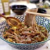จ้าวเนื้อนวล..ก๋วยเตี๋ยวเนื้อสเต็ก สุดพรีเมี่ยม 🍜