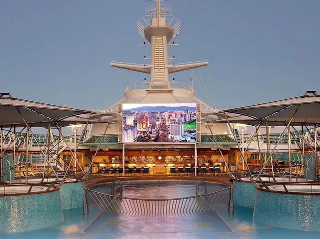 Enchantment of the Seas 🌊✨: A Solo Traveller’s Dream Escape!