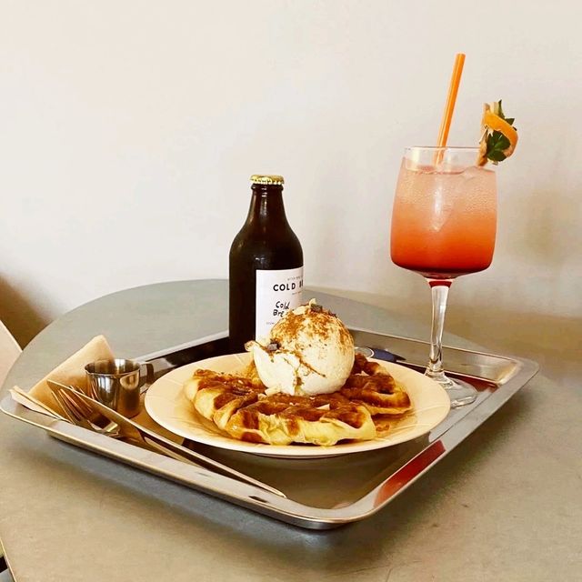 Chill Vibes at a Hip Mullae Café 🤎