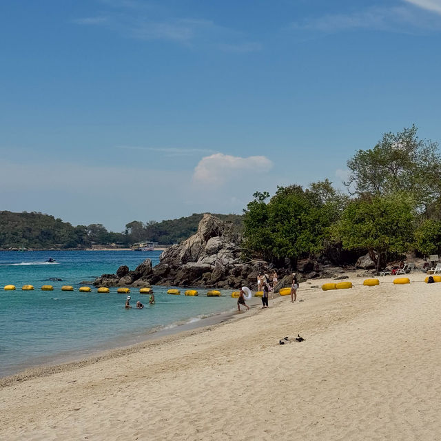 ช่วงนี้ทะเลที่ #เกาะล้าน สวยมาก!!!