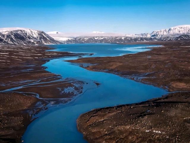 Lake Hvítárvatn: Exploring Iceland’s Pristine Glacial Lake