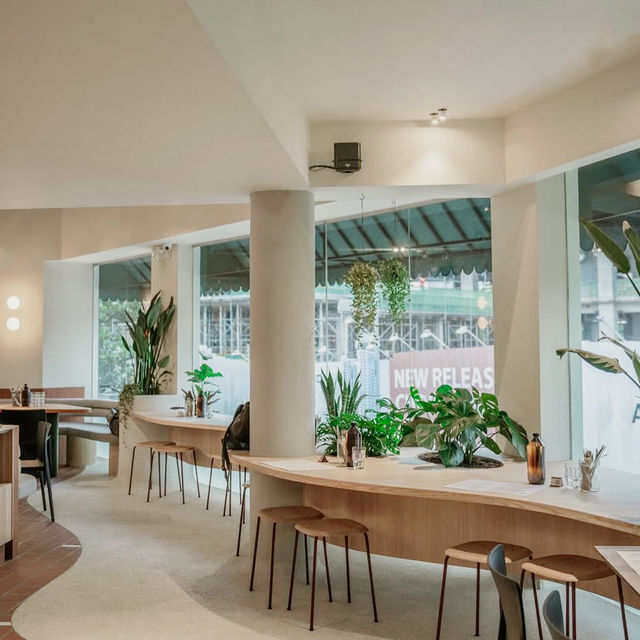 Neighborhood Comfort at Lola’s Singapore