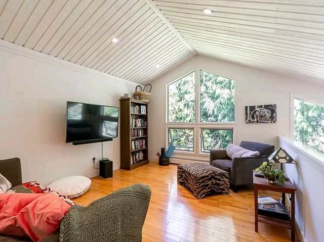 West Vancouver – Coastal Charm & Mountain Air