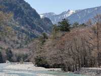 ⛰️ 上高地（かみこうち）：日本アルプスの絶景が広がる神秘の山岳リゾート 🌲🌄