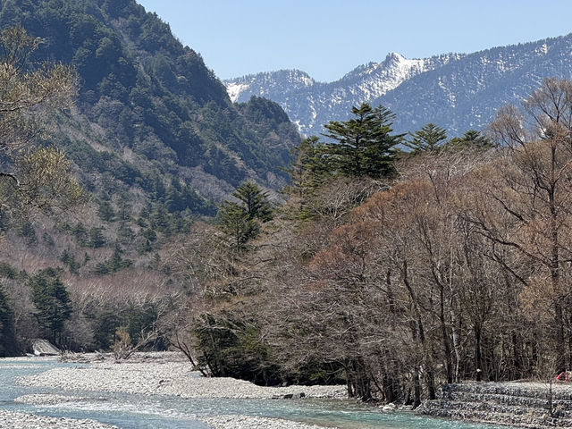 ⛰️ 上高地（かみこうち）：日本アルプスの絶景が広がる神秘の山岳リゾート 🌲🌄