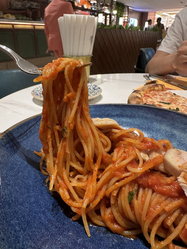 🍕 Custom Pizza, Tender Chicken at Mozza by Cocotte - Central Chidlom