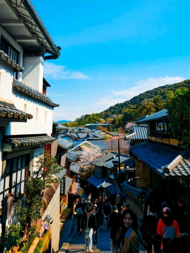 Springtime Strolls on Ninenzaka & Sannenzaka