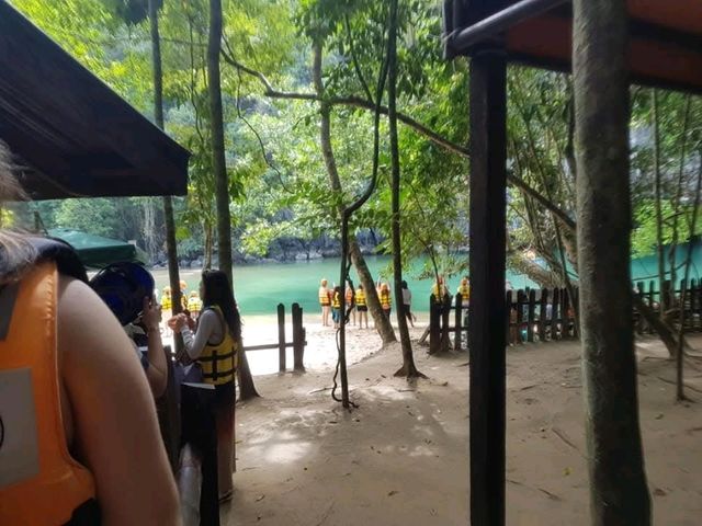 Exploring the Puerto Princesa Underground River