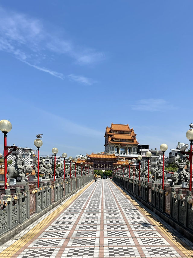 魔幻中國風建築——之💕高雄蓮池潭春秋御閣