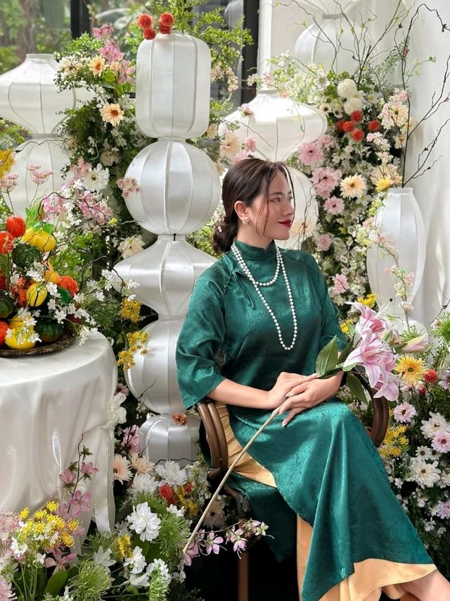 Quán cà phê trang trí Tết cực sang không lo chen chúc ngay trung tâm Sài Gòn