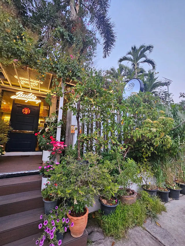 🌈🍦 Jude’s Journey Scoop – คาเฟ่น่ารักในอุดรธานี 