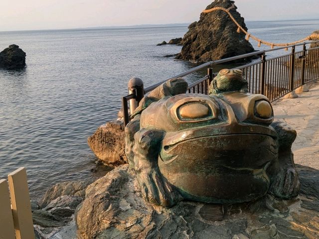 伊勢 | 二見興玉神社，二見浦海岸線上的美麗神社