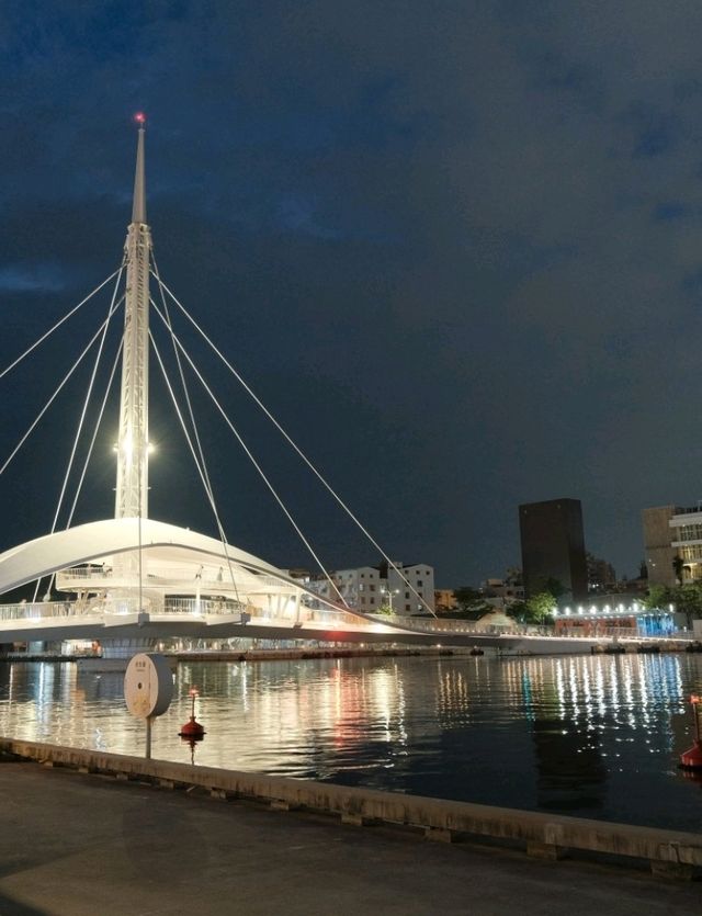 高雄港的日與夜｜從早到晚都好拍！