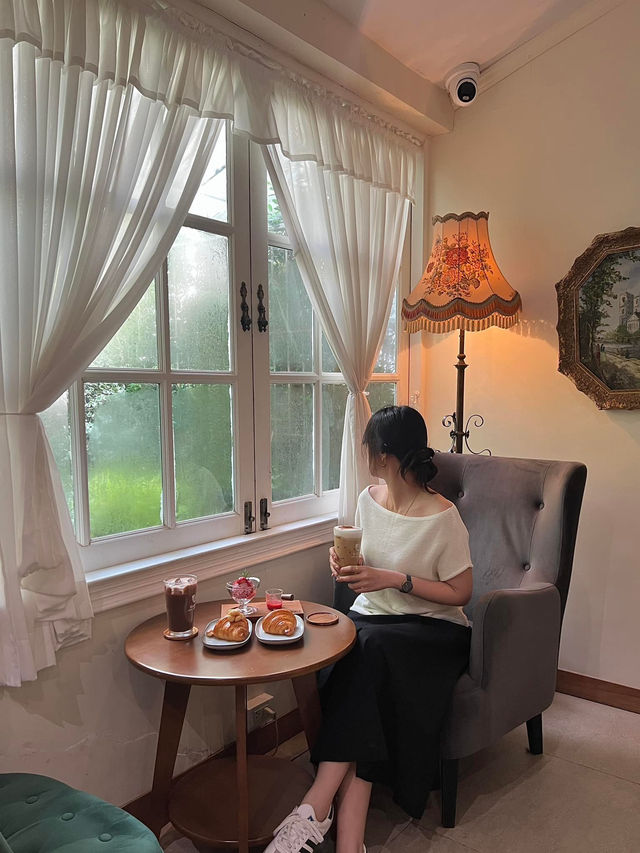 คาเฟ่ในสวนสวยสไตล์อังกฤษ • 🧺🥐☕️🌿🍂
