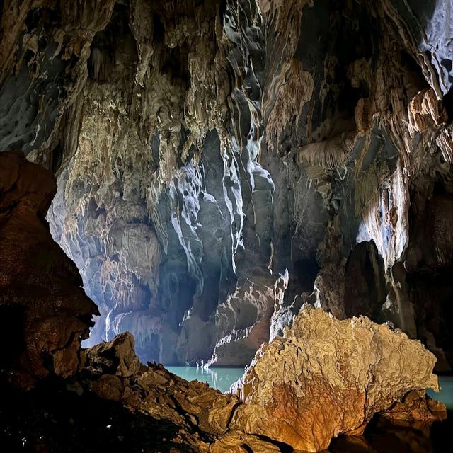 Dark Cave (Hang Toi)