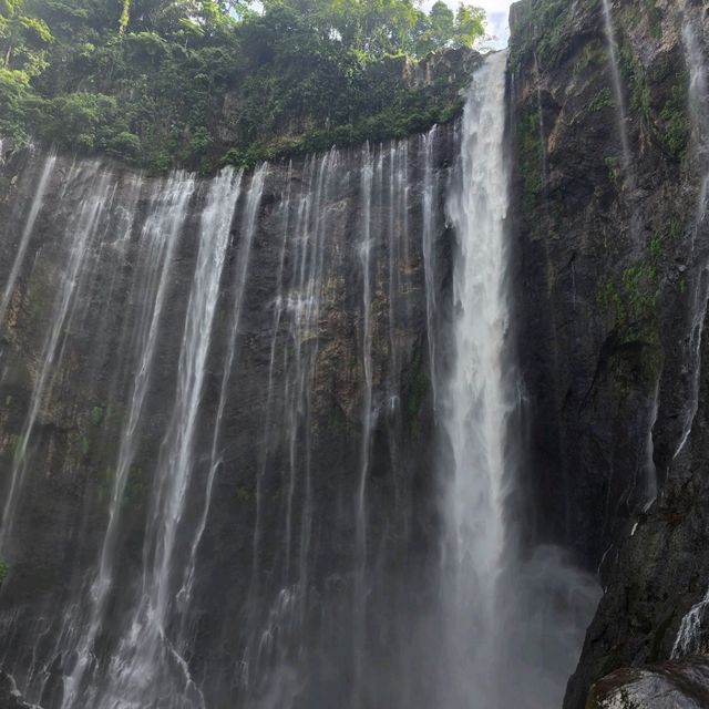 泗水双火山加瀑布