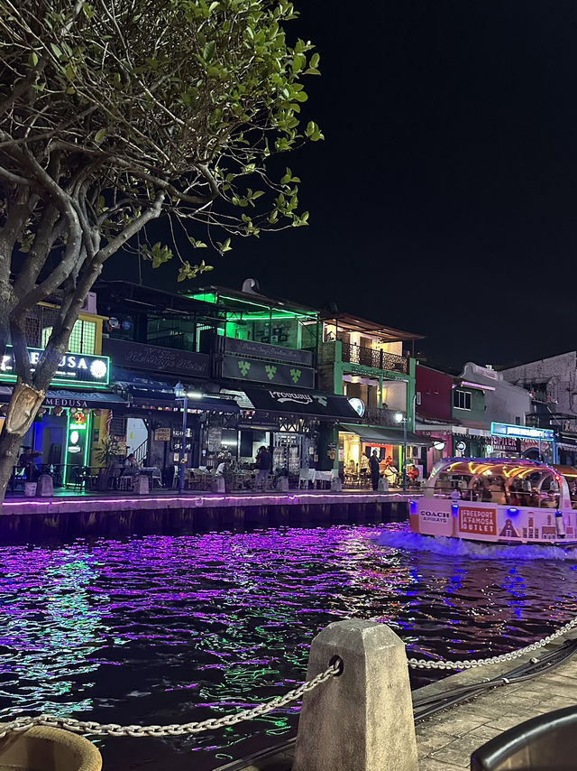 Light Bites, Heavy Vibes – Dutch Harbour Café Delivers Melaka Magic