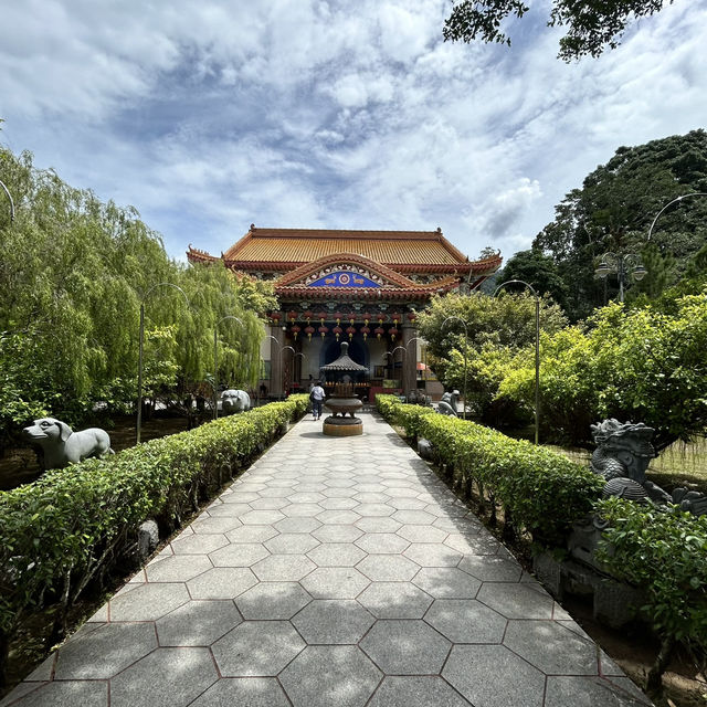 Solo Traveler's Guide to Kek Lok Si Temple: Penang's Majestic Buddhist Wonder** 🏯