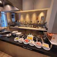 🌇 Chic Perks & Skyline Sips: Hyatt Place Bangkok Sukhumvit Delivers