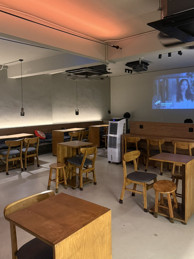 Cake, Cats & Chill Vibes: A Hidden Gem in Raja Uda