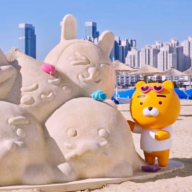 🌊📸 *Gwangalli Beach’s Kakao Friends Photo Zone: Cute Overload by the Sea!* 🌴💛