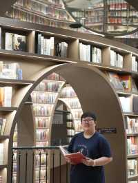 ร้านหนังสือ 都江堰钟书阁