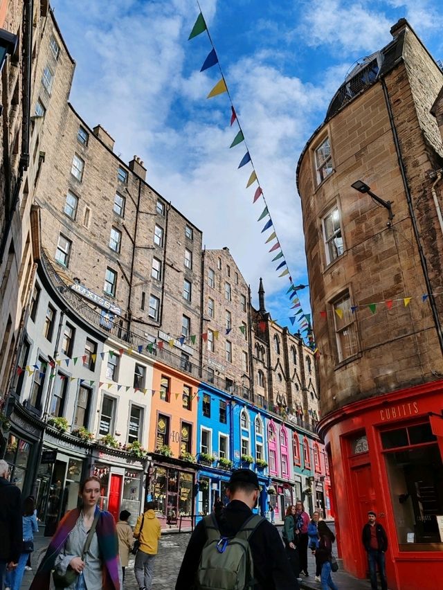 Discovering Victoria Street: Edinburgh's Colorful Fairytale